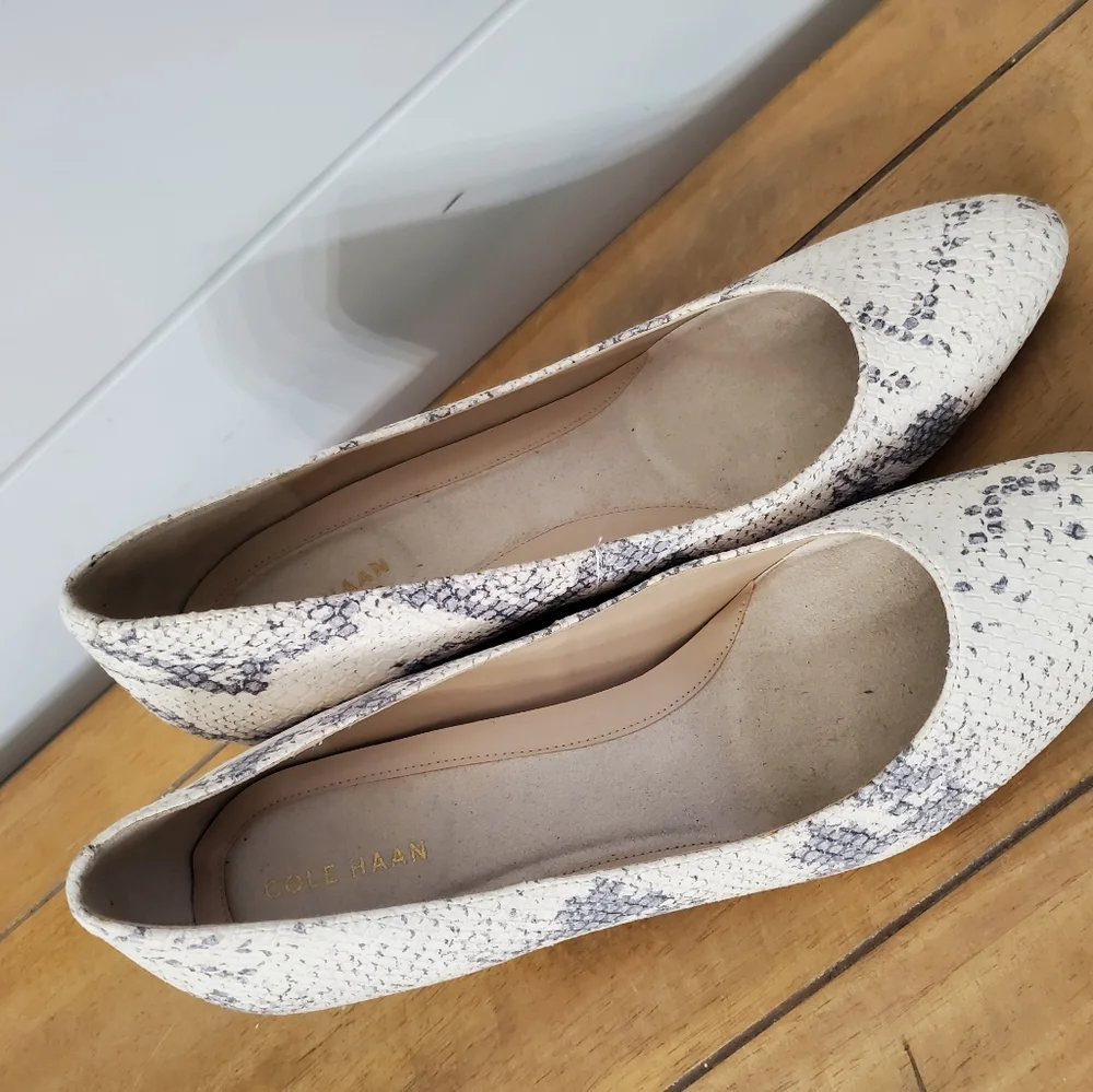 Cole haan snakeskin cream gray wedge heel shoes
